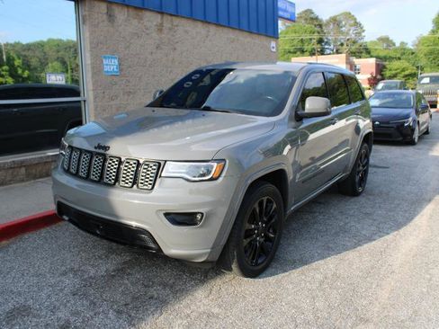 Used 2020 Jeep Grand Cherokee Limited w/ Trailer Tow Group IV RWD image 3