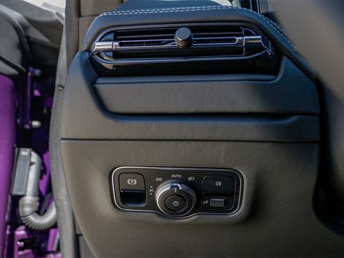 Used 2024 Aston Martin DB12 Coupe image 25