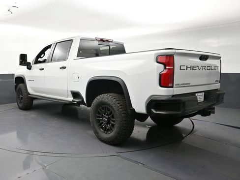 Used 2024 Chevrolet Silverado 2500 ZR2 w/ Technology Package AWD/4WD image 3