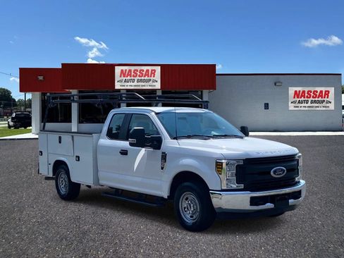 Used 2018 Ford F250 XL w/ Power Equipment Group RWD image 3