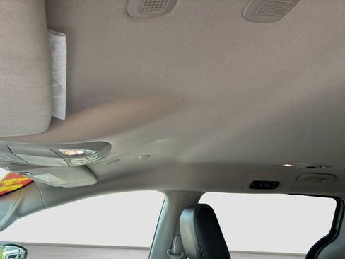 Used 2024 Chrysler Pacifica Touring-L FWD image 13