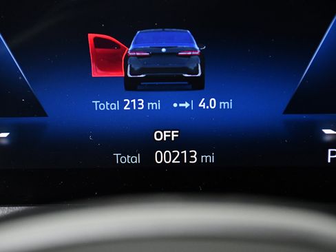 Used 2025 BMW i5 xDrive40 w/ Premium Package image 14