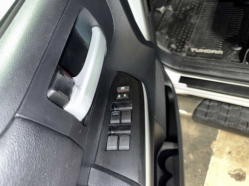 Used 2018 Toyota Tundra SR5 image 22