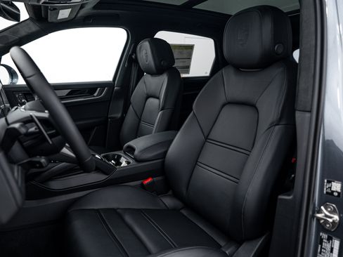 New 2026 Porsche Cayenne Turbo image 22
