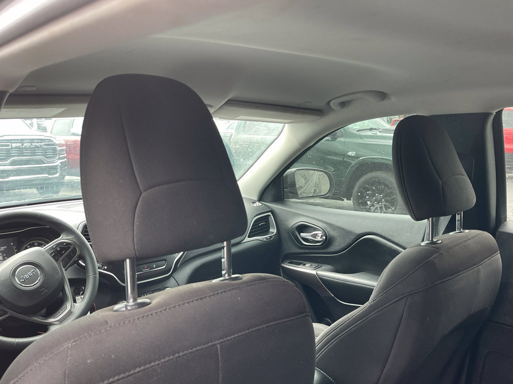 Used 2021 Jeep Cherokee Latitude FWD image 13