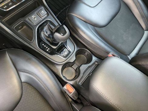 Used 2020 Jeep Cherokee Latitude Plus FWD image 21