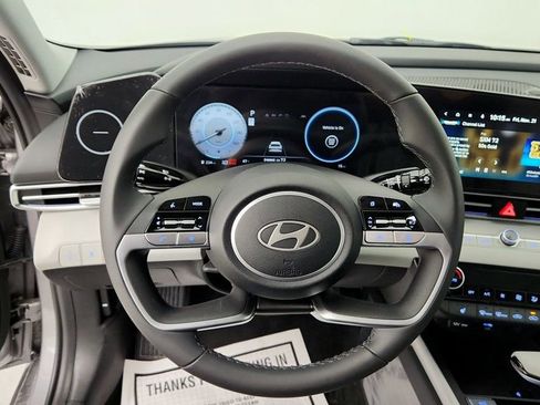 Used 2025 Hyundai Elantra Limited image 14