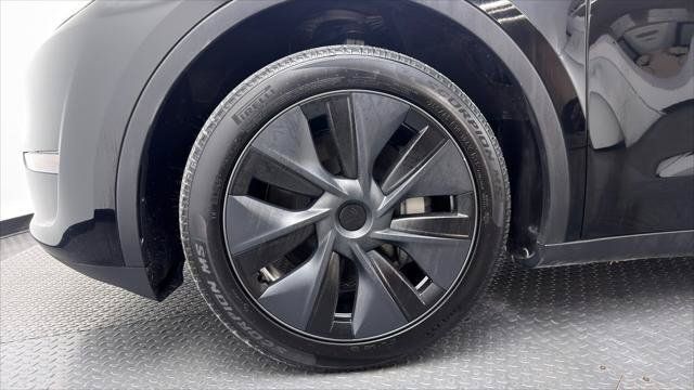 Used 2024 Tesla Model Y Long Range RWD image 40