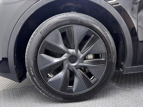 Used 2024 Tesla Model Y Long Range RWD image 40