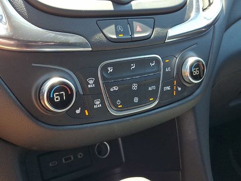 Used 2023 Chevrolet Equinox LT FWD image 15