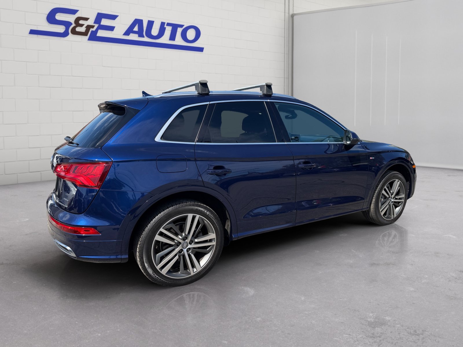 Used 2020 Audi Q5 2.0T Titanium Premium Plus AWD/4WD image 4
