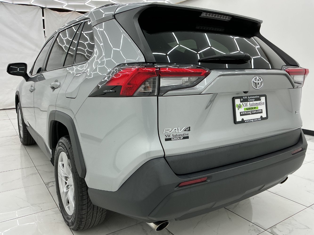 Used 2020 Toyota RAV4 XLE FWD image 9
