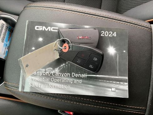 Used 2024 GMC Canyon AT4 w/ Technology Package AWD/4WD image 12