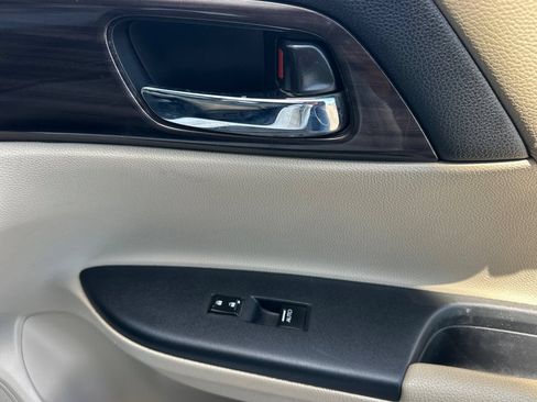 Used 2016 Honda Accord Touring image 21
