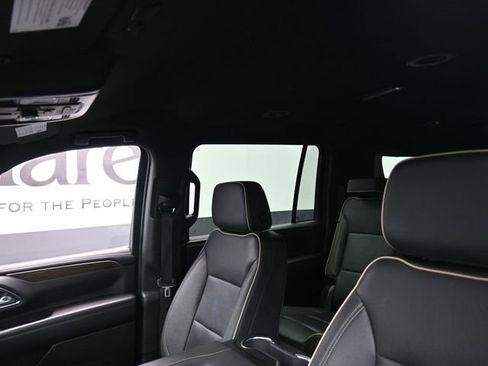 Used 2023 Chevrolet Suburban Premier image 17