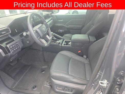 Used 2025 Toyota 4Runner Limited AWD/4WD image 3