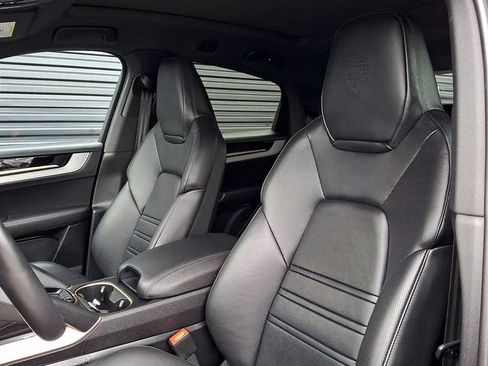 Certified 2024 Porsche Cayenne image 5