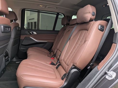 Used 2022 BMW X7 xDrive40i w/ Premium Package image 17