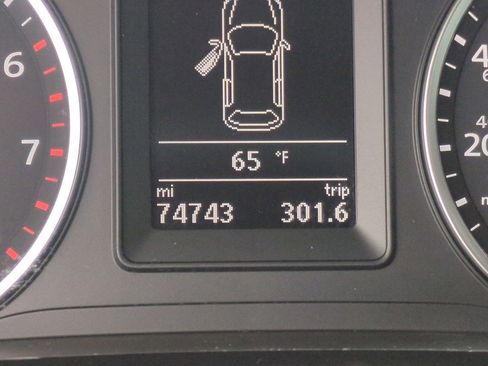 Used 2017 Volkswagen Tiguan S image 15