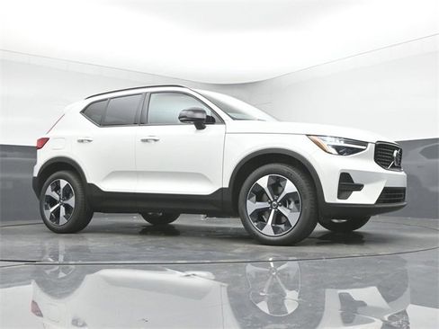 New 2026 Volvo XC40 B5 Core w/ Climate Package image 35
