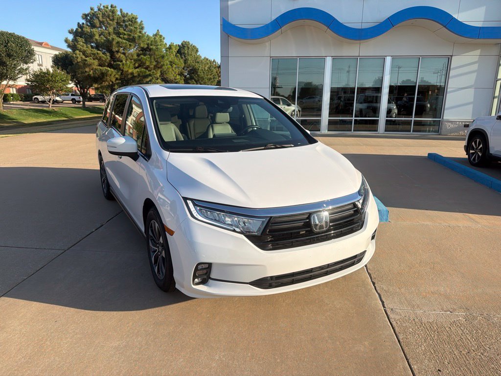 Certified 2024 Honda Odyssey EX-L image 3