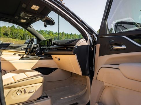 Used 2024 Cadillac Escalade Premium Luxury AWD/4WD image 11