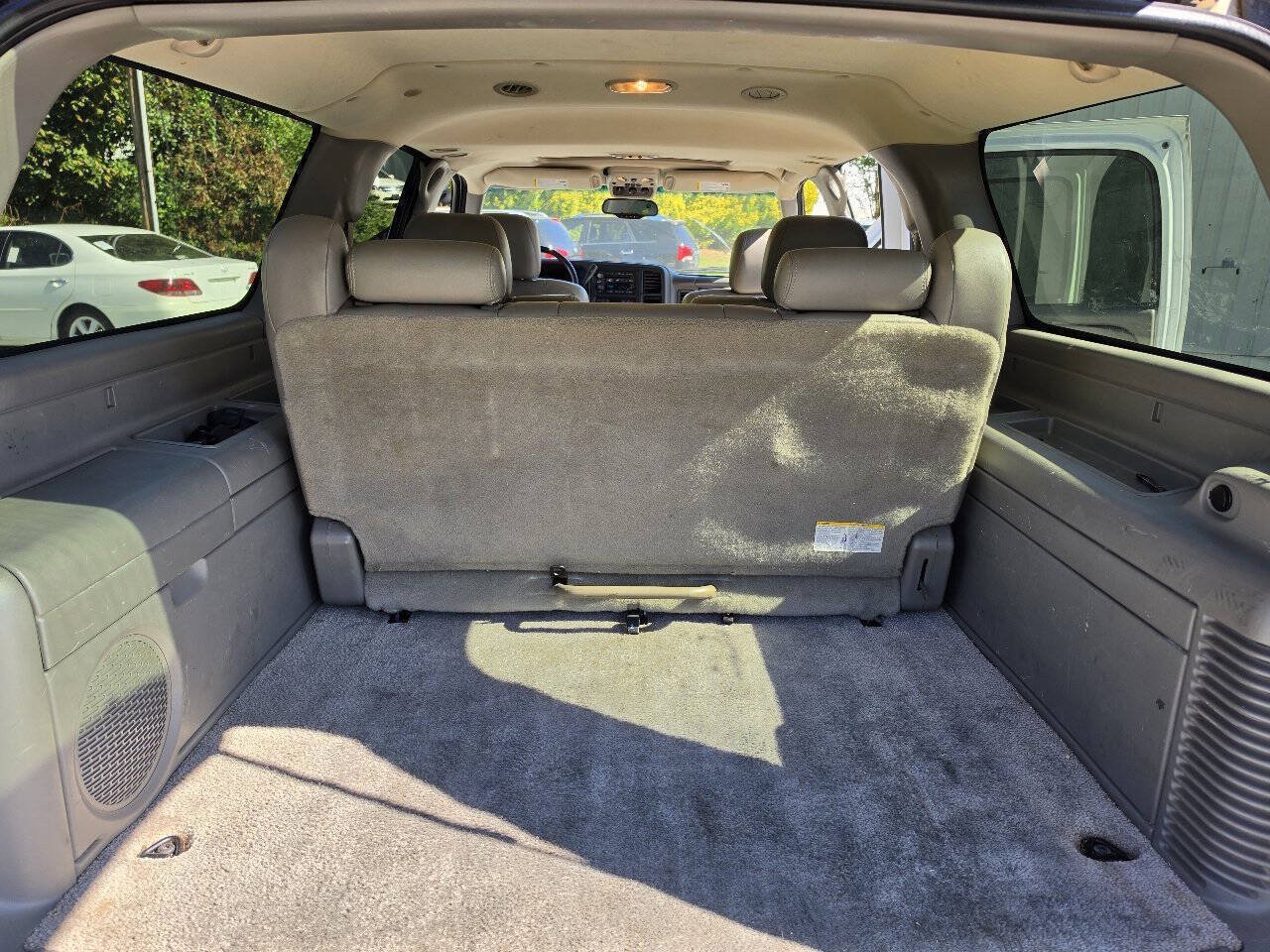 Used 2003 GMC Yukon XL SLT w/ 1SD Preferred Equipment Group AWD/4WD image 8