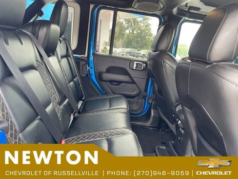 Used 2022 Jeep Wrangler Unlimited Sahara AWD/4WD image 10