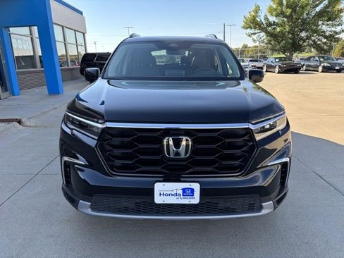 Certified 2023 Honda Pilot Touring image 2