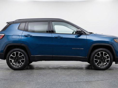 Used 2025 Jeep Compass Trailhawk image 11