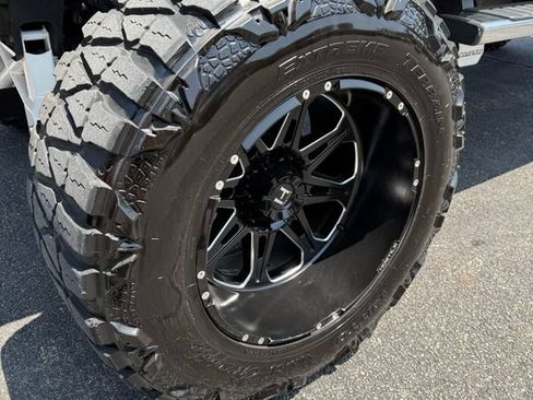 Used 2016 GMC Sierra 2500 Denali w/ Duramax Plus Package AWD/4WD image 17