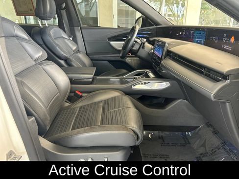 Used 2025 Lincoln Nautilus Reserve AWD/4WD image 24