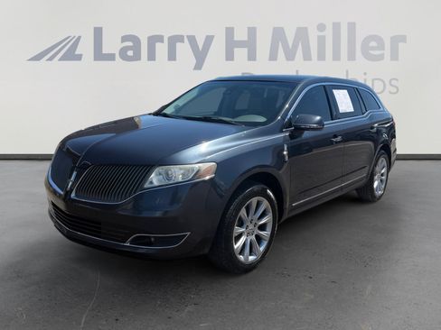Used 2013 Lincoln MKT FWD image 1