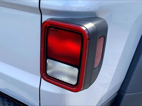 Used 2022 Jeep Gladiator Mojave w/ Cold Weather Group AWD/4WD image 32