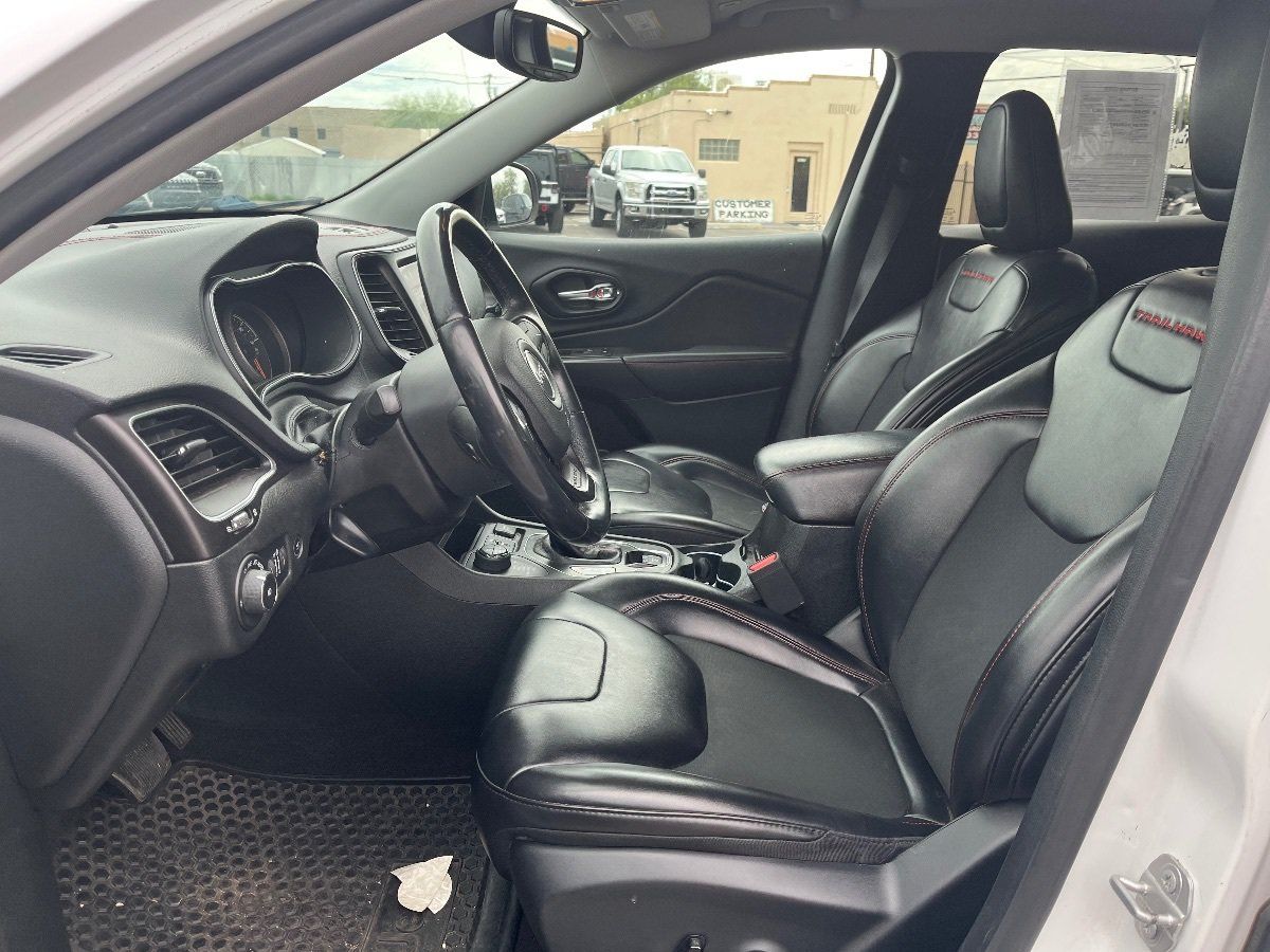 Used 2019 Jeep Cherokee Trailhawk w/ Comfort/Convenience Group AWD/4WD image 11