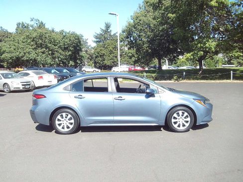 Used 2021 Toyota Corolla LE FWD image 6