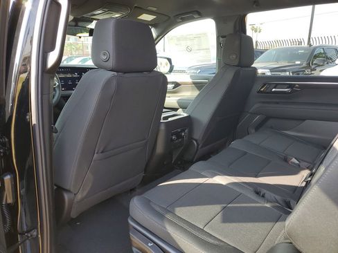 New 2026 Chevrolet Suburban LS image 14