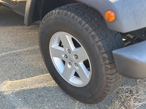 Used 2018 Jeep Wrangler Sport AWD/4WD image 11