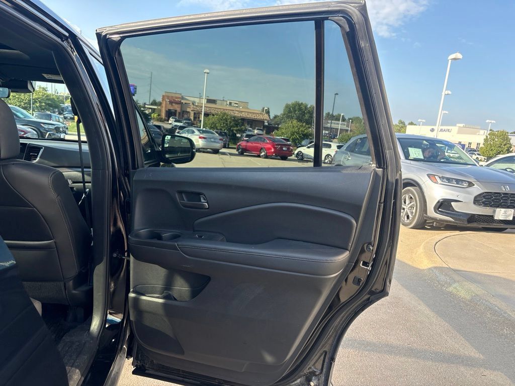 Used 2023 Honda Passport EX-L image 32