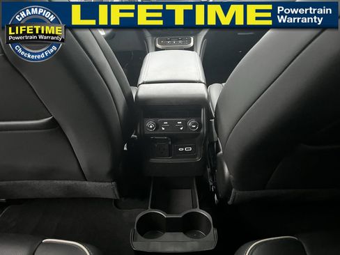 Used 2023 GMC Acadia Denali image 28