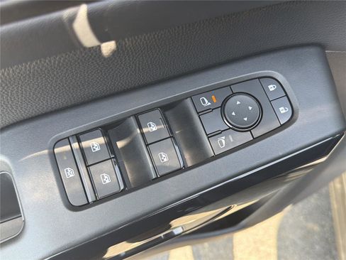 Used 2024 Nissan Pathfinder S AWD/4WD image 17