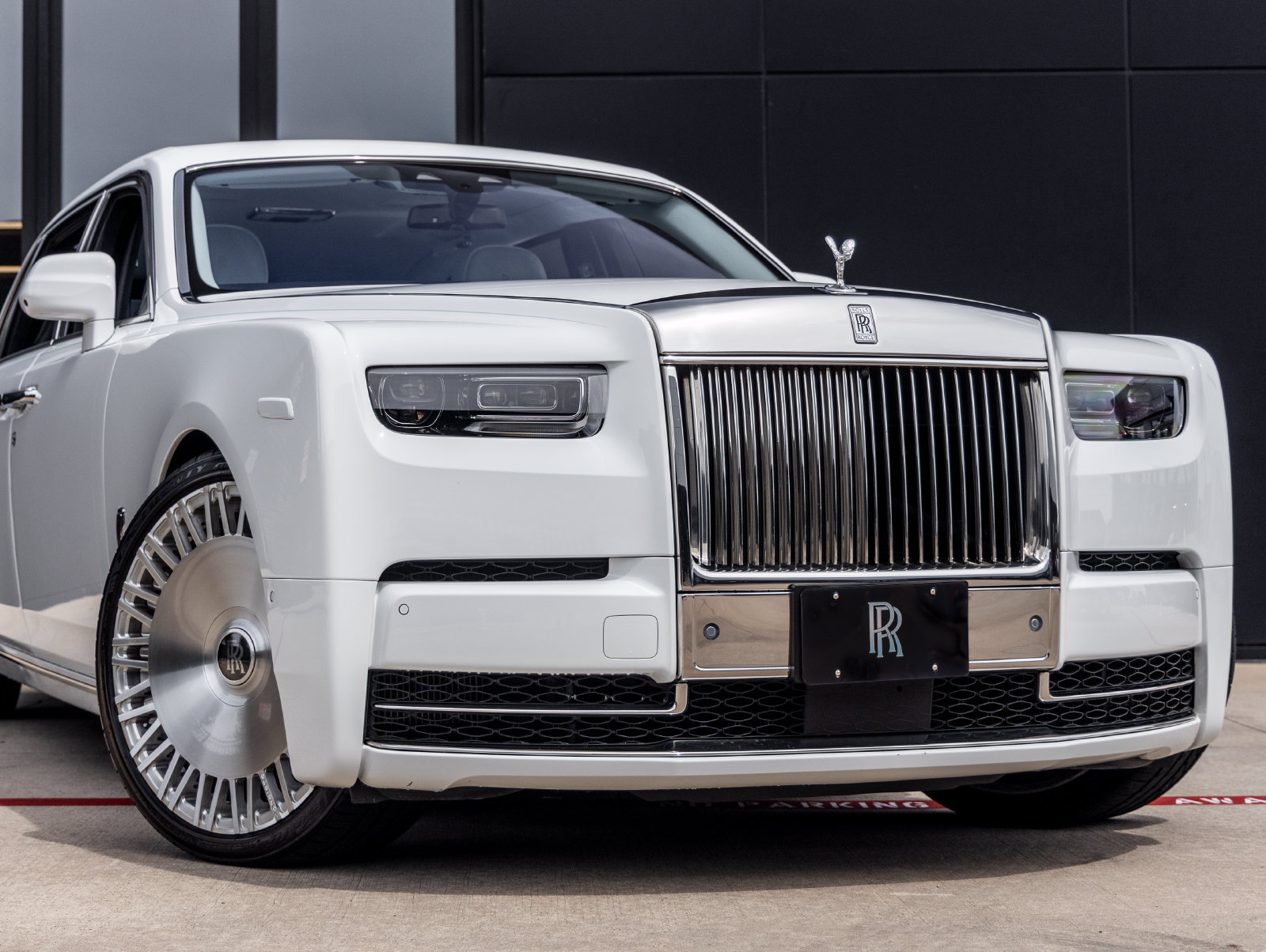 Used 2023 Rolls-Royce Phantom Extended Wheelbase w/ Leather Finishing Pack RWD image 8