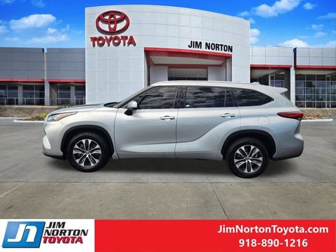 Used 2020 Toyota Highlander XLE FWD image 4