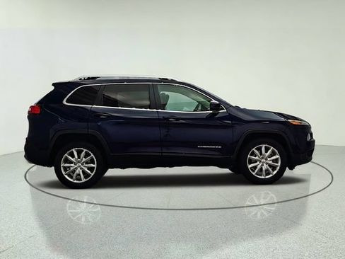 Used 2016 Jeep Cherokee Limited w/ Luxury Group AWD/4WD image 7
