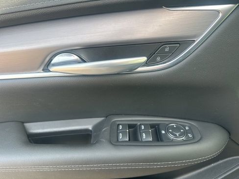 Used 2025 Cadillac XT5 Luxury image 14