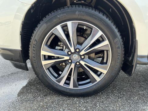 Used 2017 Nissan Pathfinder Platinum w/ Cargo Package AWD/4WD image 9