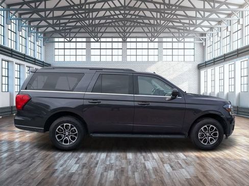 Used 2024 Ford Expedition Max XLT RWD image 3