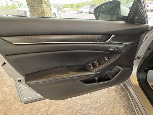 Used 2018 Honda Accord EX-L image 19