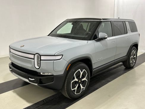 Used 2024 Rivian R1S Adventure AWD/4WD image 1