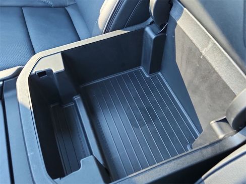 Used 2024 GMC Yukon XL Denali w/ Advanced Technology Package image 19